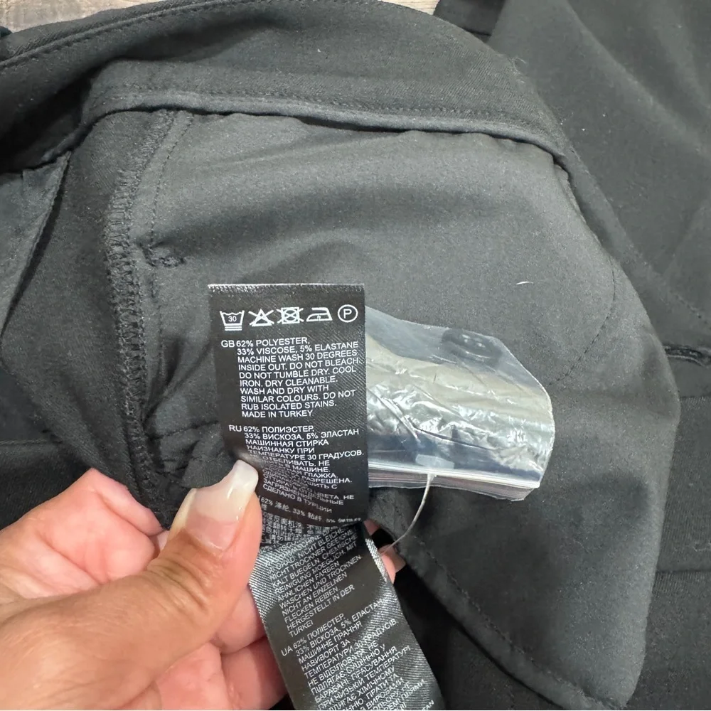 Reiss Claude
High Rise Flared Trousers in Black - Picture 11 of 11